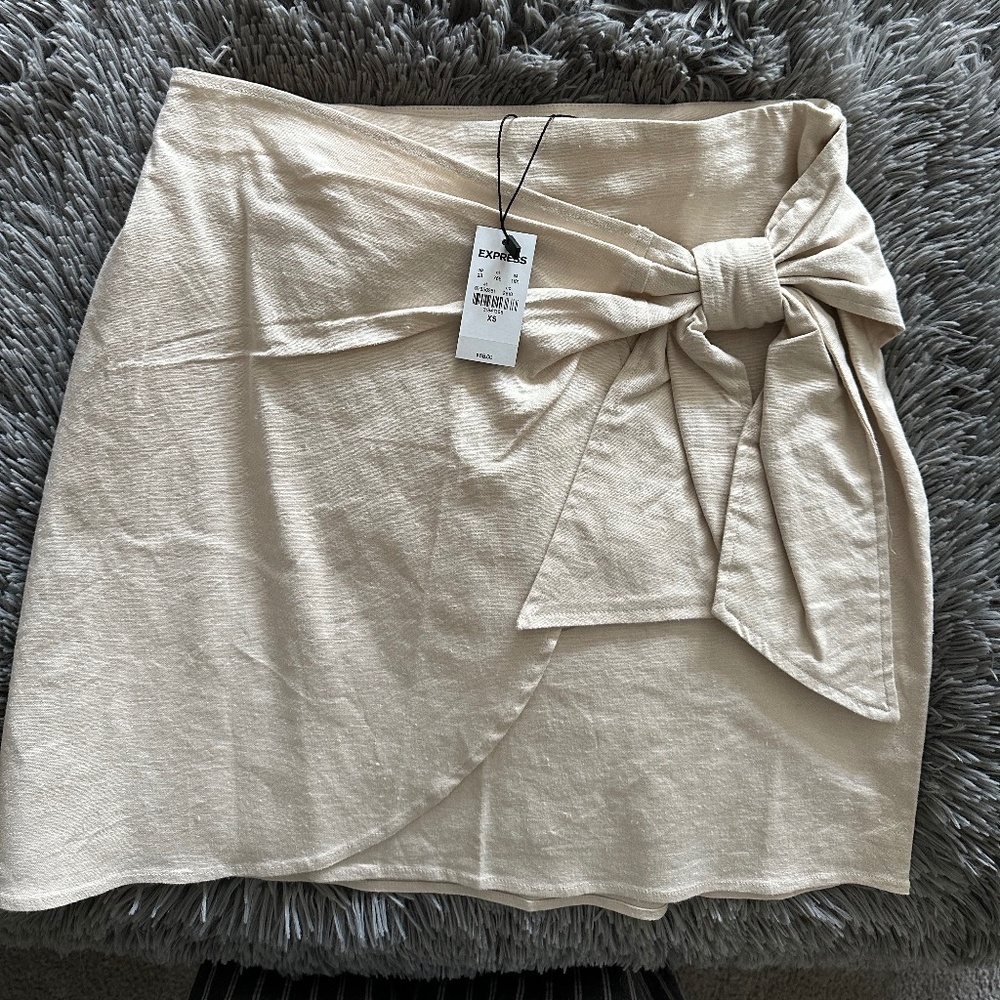 Express NWT mini skirt with bow XS